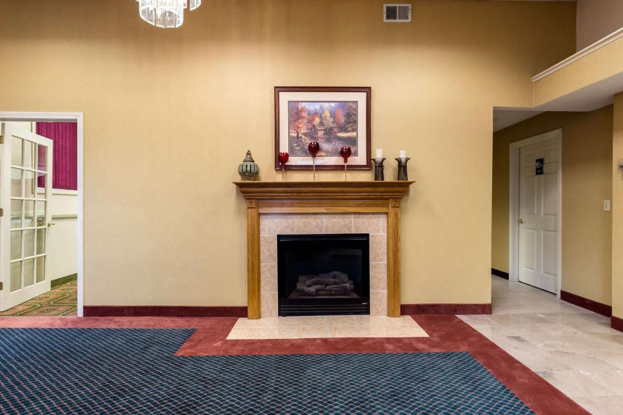 Towneplace Suites By Marriott Hadley Amherst Exterior foto